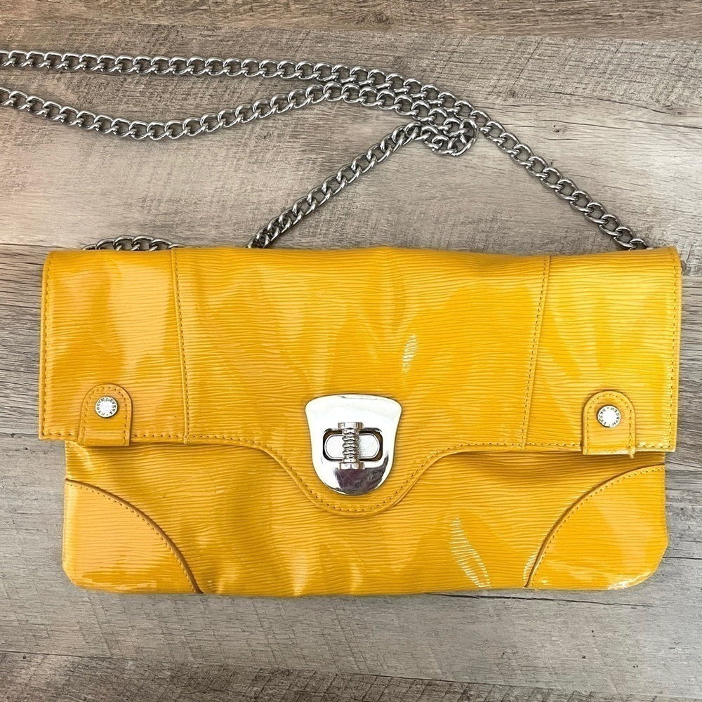 Steve Madden Glossy Patent Mustard Yellow Chain Link Crossbody Bag - Picture 3 of 11